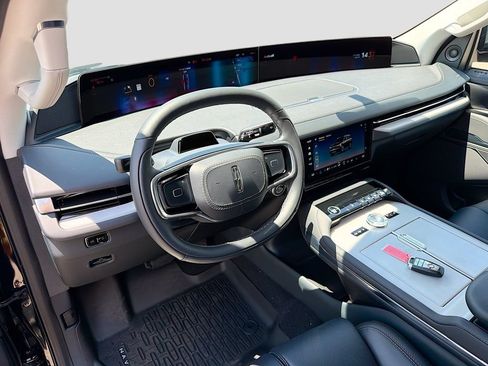 New 2026 Lincoln Navigator Premiere AWD/4WD image 9
