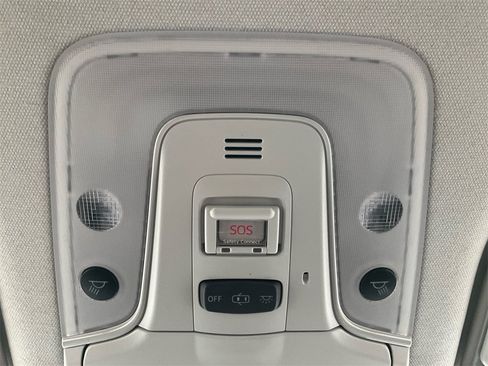 Used 2020 Toyota Prius L Eco image 11