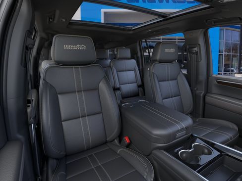 New 2026 Chevrolet Suburban High Country AWD/4WD image 18