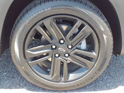 Used 2024 Chevrolet Trax ACTIV w/ Sunroof Package FWD image 9
