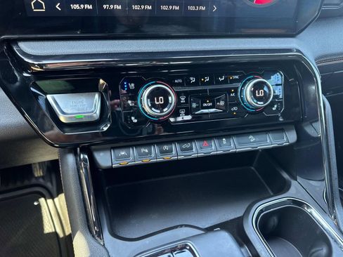 Used 2024 GMC Sierra 1500 AT4 w/ Technology Package AWD/4WD image 34