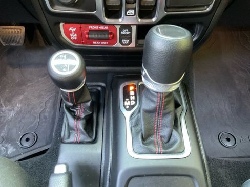 Used 2023 Jeep Gladiator Rubicon w/ Trailer Tow Package AWD/4WD image 35