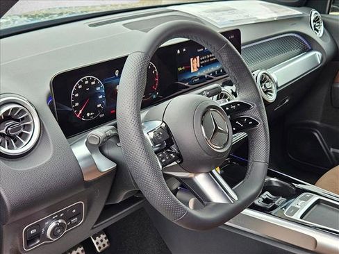 New 2026 Mercedes-Benz GLB 250 image 3