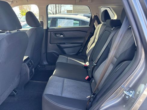 Used 2025 Nissan Rogue SV image 28
