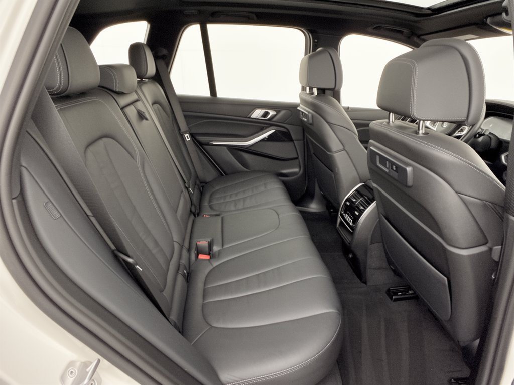 Used 2021 BMW X5 sDrive40i w/ M Sport Package RWD image 29