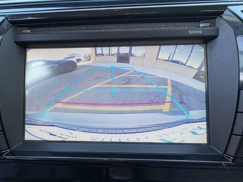 Used 2015 Toyota Corolla LE image 19