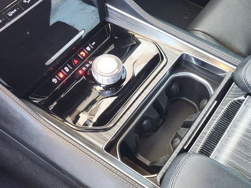 Used 2024 Jeep Wagoneer L Series II image 17