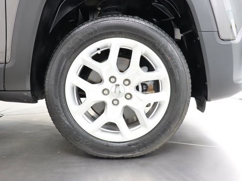 Used 2016 Jeep Renegade Latitude AWD/4WD image 39
