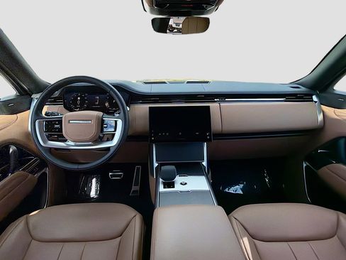Used 2025 Land Rover Range Rover SE image 17