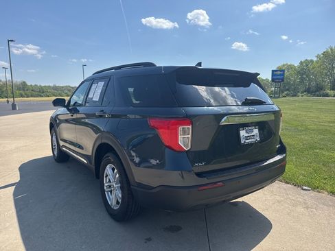 Used 2023 Ford Explorer XLT AWD/4WD image 7