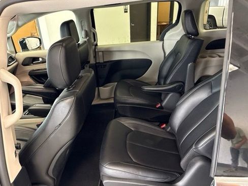Used 2024 Chrysler Pacifica Limited FWD image 20