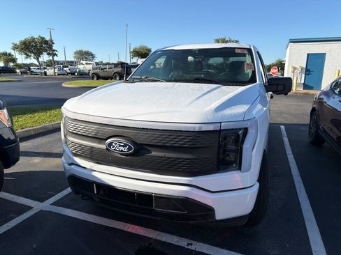 Certified 2025 Ford F150 Lightning XLT AWD/4WD image 10