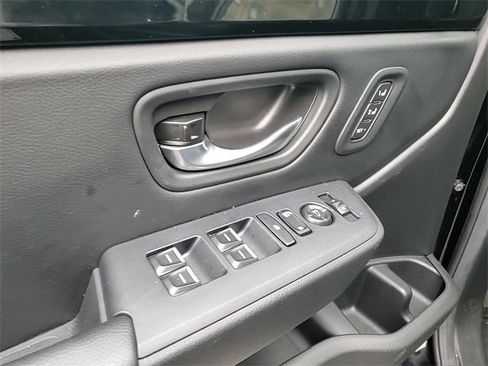 Used 2025 Honda Pilot Touring image 10