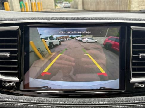 Used 2026 Chrysler Pacifica Limited FWD image 19