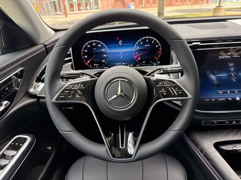 Used 2025 Mercedes-Benz E 350 4MATIC Sedan image 23