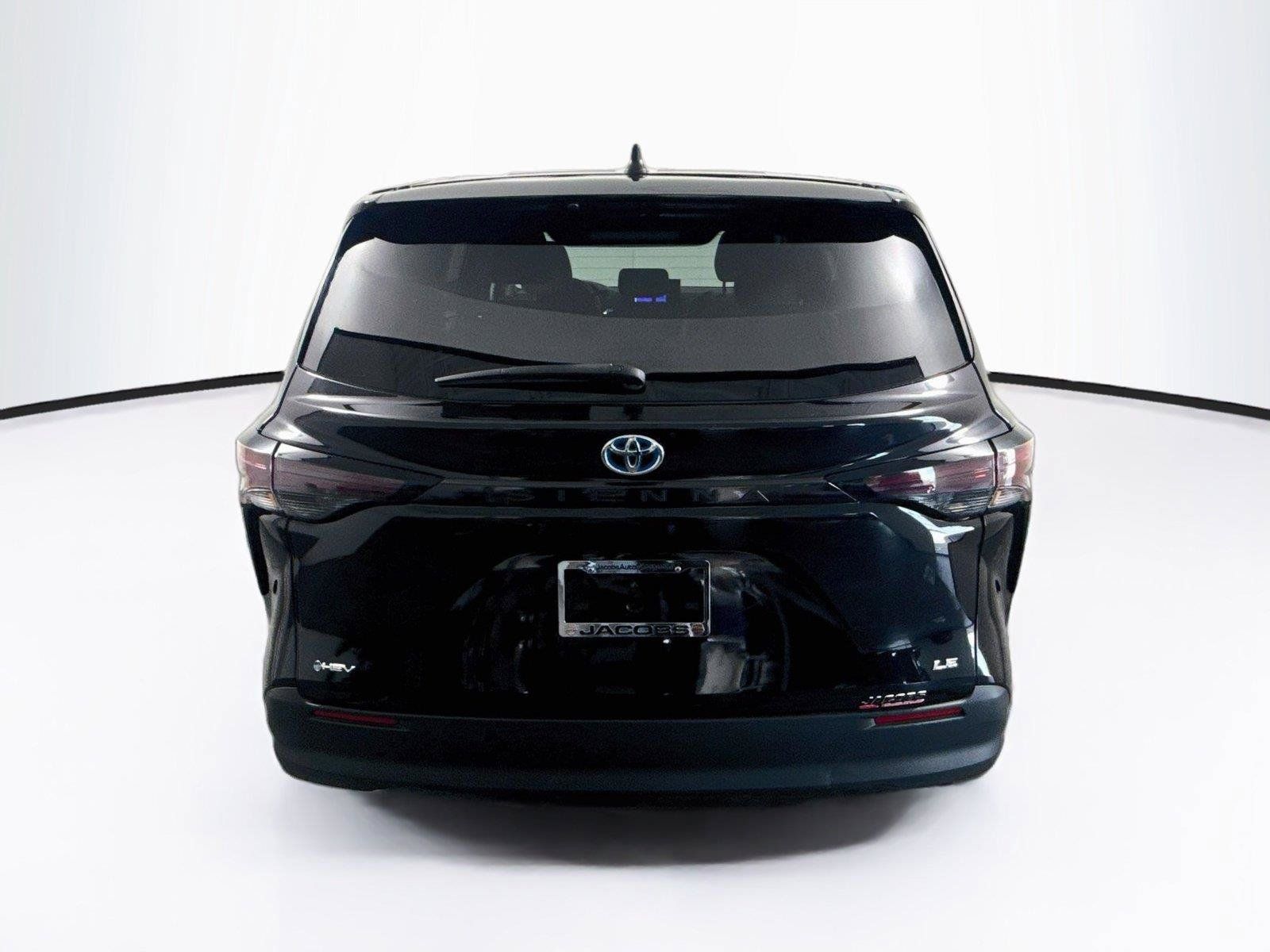 Used 2025 Toyota Sienna LE FWD image 4