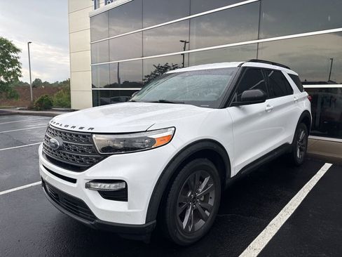 Used 2021 Ford Explorer XLT w/ Equipment Group 202A AWD/4WD image 2