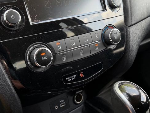 Used 2019 Nissan Rogue S w/ Special Edition Package FWD image 13