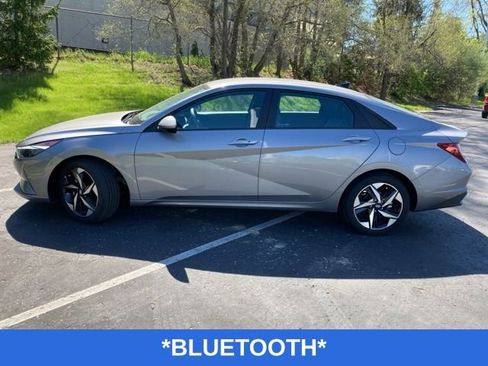Used 2023 Hyundai Elantra SEL w/ Convenience Package FWD image 9