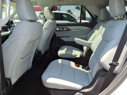 Used 2025 Ford Explorer Platinum w/ LUX Leather Package AWD/4WD image 12