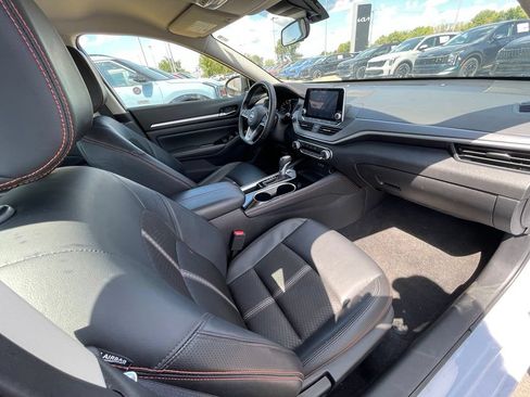 Used 2025 Nissan Altima 2.5 SR FWD image 25
