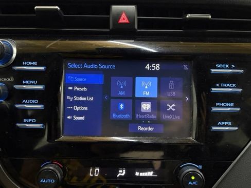 Used 2018 Toyota Camry SE w/ Moonroof Package FWD image 32
