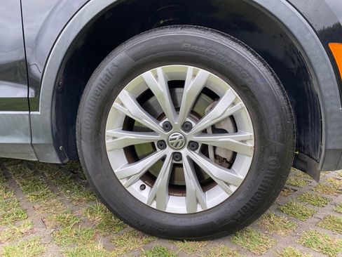 Used 2018 Volkswagen Tiguan SE w/ Panoramic Sunroof Package AWD/4WD image 9