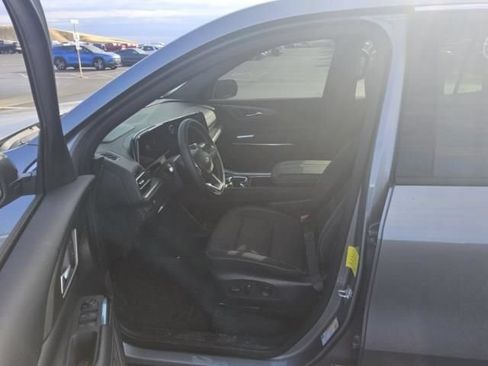 Used 2025 Chevrolet Traverse LT w/ Driver Confidence Package FWD image 6