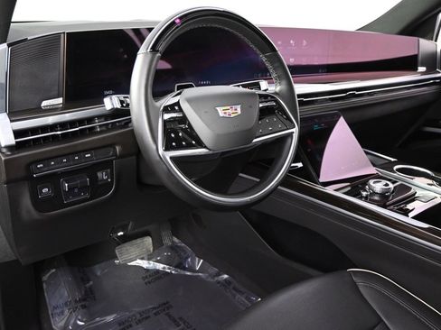 Certified 2025 Cadillac Escalade Premium Luxury image 12