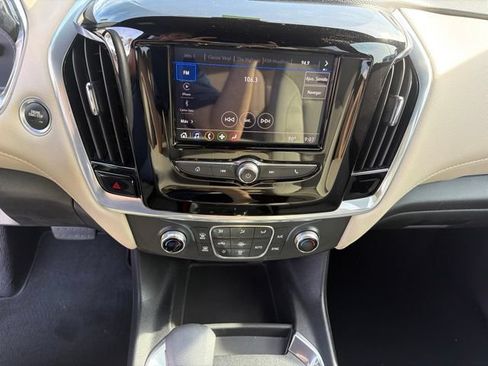 Used 2022 Chevrolet Traverse LS FWD image 12
