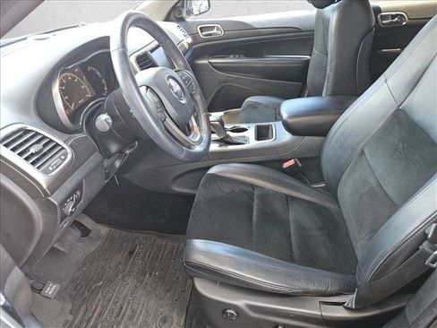 Used 2017 Jeep Grand Cherokee Altitude AWD/4WD image 19