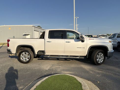Used 2022 Chevrolet Silverado 2500 LTZ w/ LTZ Premium Package image 13