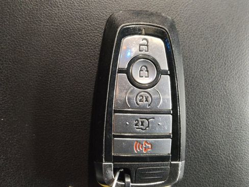 Used 2023 Ford Explorer Limited image 32