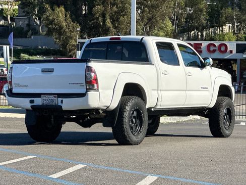 Used 2015 Toyota Tacoma PreRunner w/ TRD Sport Package image 5
