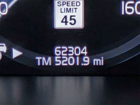 Used 2020 Volvo XC90 T6 Momentum w/ Protection Package Premier image 41