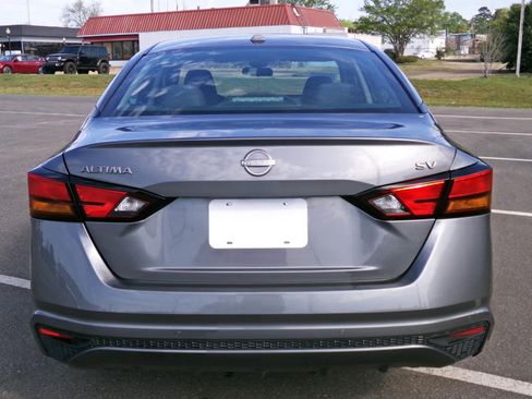 Used 2024 Nissan Altima 2.5 SV image 3