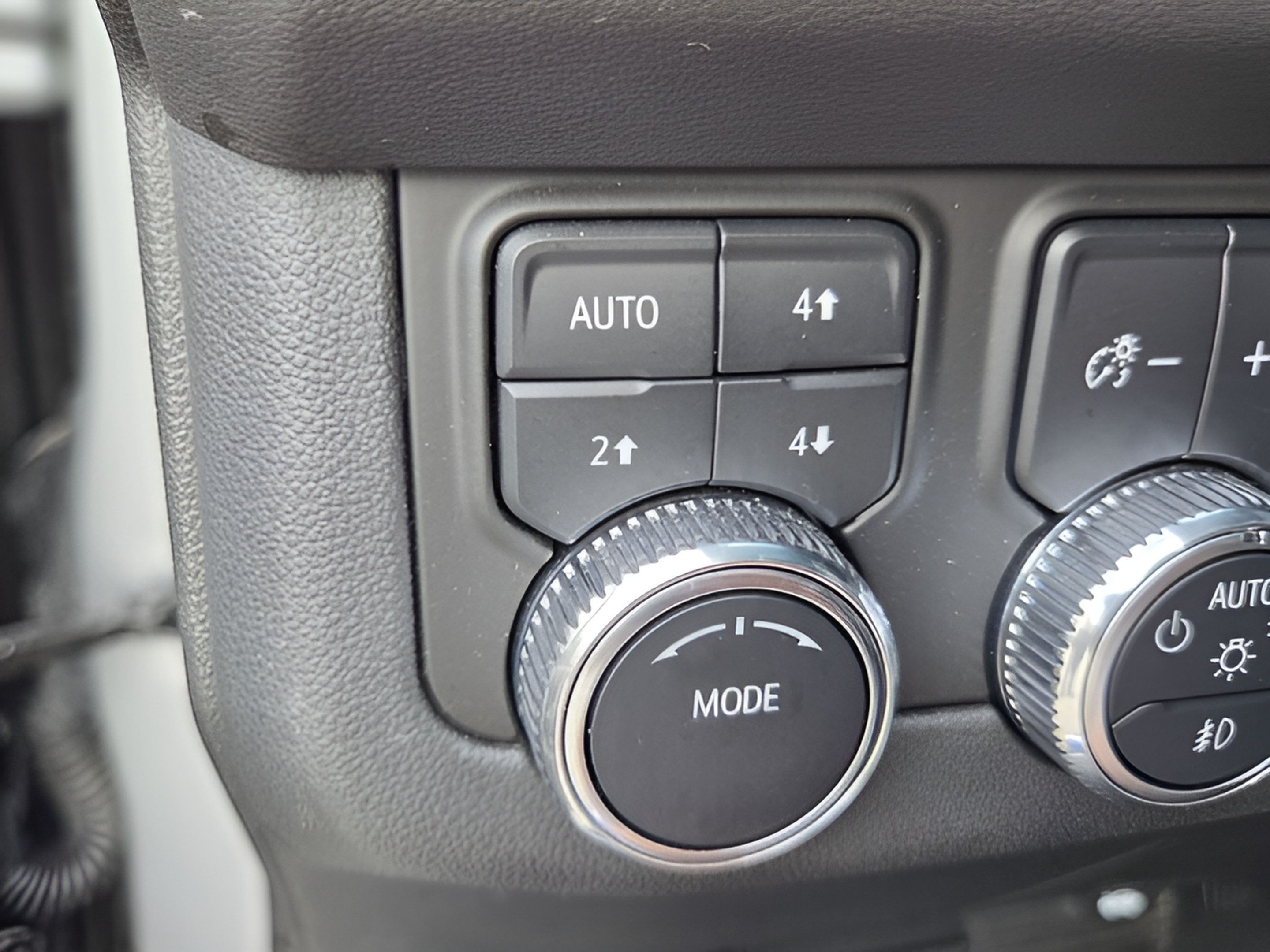 Used 2023 GMC Yukon XL SLE w/ Max Trailering Package AWD/4WD image 27