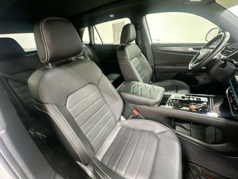 Used 2025 Volkswagen Atlas Cross Sport SEL R-Line AWD/4WD image 27