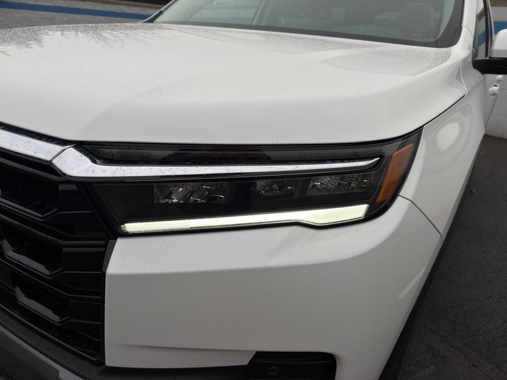 New 2026 Honda Pilot Touring image 9