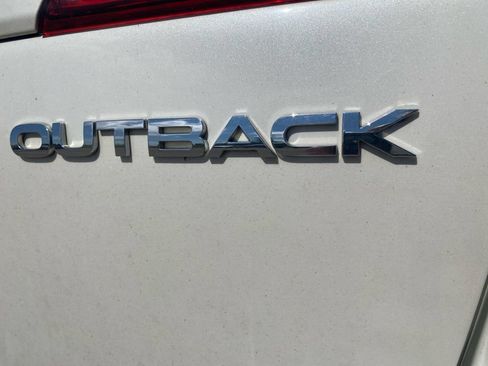Used 2011 Subaru Outback 2.5i Premium w/ All-Weather Pkg AWD/4WD image 9