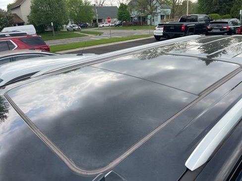 Used 2023 GMC Yukon XL SLT w/ SLT Luxury Package AWD/4WD image 7