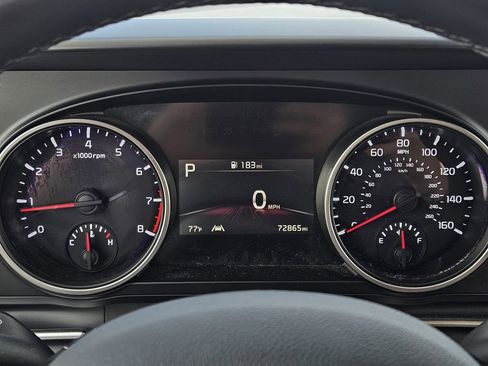 Used 2024 Kia Carnival LX FWD image 11