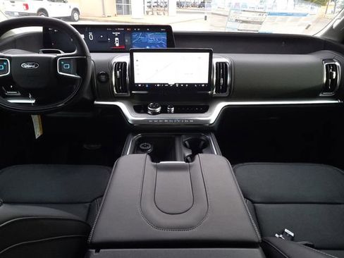 New 2025 Ford Expedition Max Platinum image 12