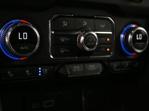 Used 2024 GMC Yukon XL SLT image 24