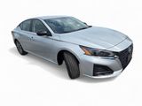 Used 2024 Nissan Altima 2.5 SV image 2