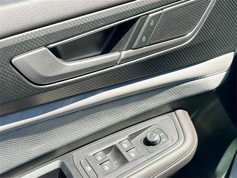 New 2024 Volkswagen Atlas Peak Edition SE image 17