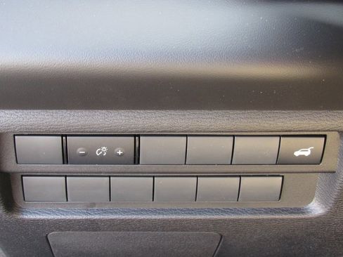 New 2025 Mitsubishi Outlander SE image 23