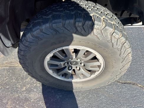 Used 2010 Ford F150 Raptor image 2