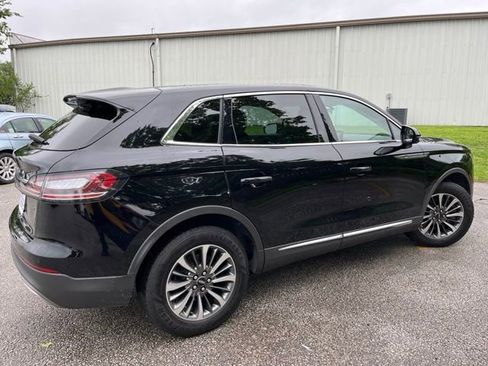 Used 2022 Lincoln Nautilus FWD w/ Premium Package image 6