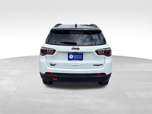 Used 2025 Jeep Compass Trailhawk AWD/4WD image 5